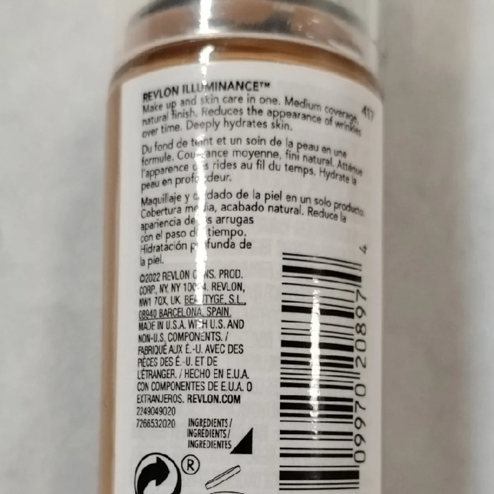 Revlon Skin-Caring Foundation - Warm Caramel 417 Medium Coverage Hydrating Boho
